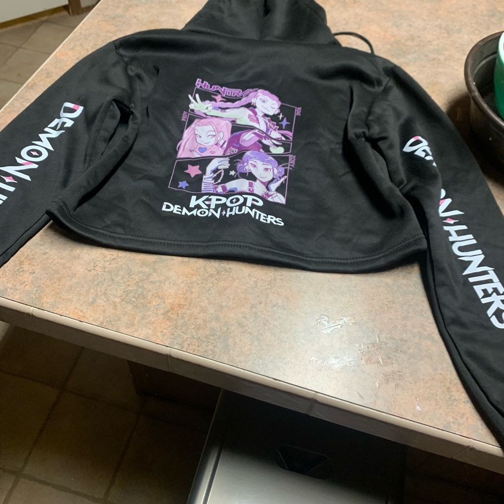 Huntrix/Demon Hunters Hooded Sweatshirt (new) - Picture 6 of 7